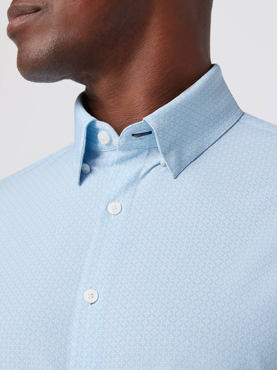 Mizzen and Main Leeward Long Sleeve Dress Shirt in Light Blue Circle Texture