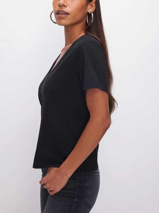 Good American Cotton Classic V Neck Tee in Black