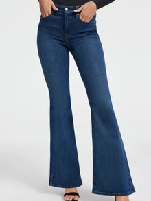  Good American Good Legs Flare Jeans in Blue004