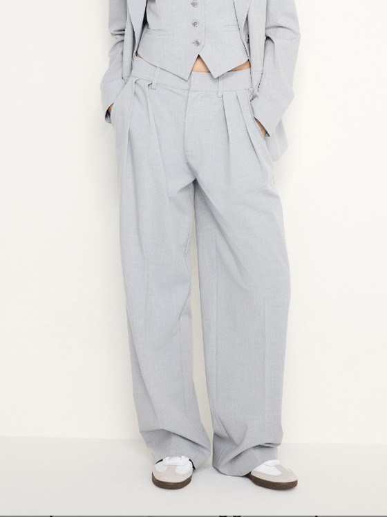 Good American Suiting Good 90s Pleated Trouser in Heather Gray