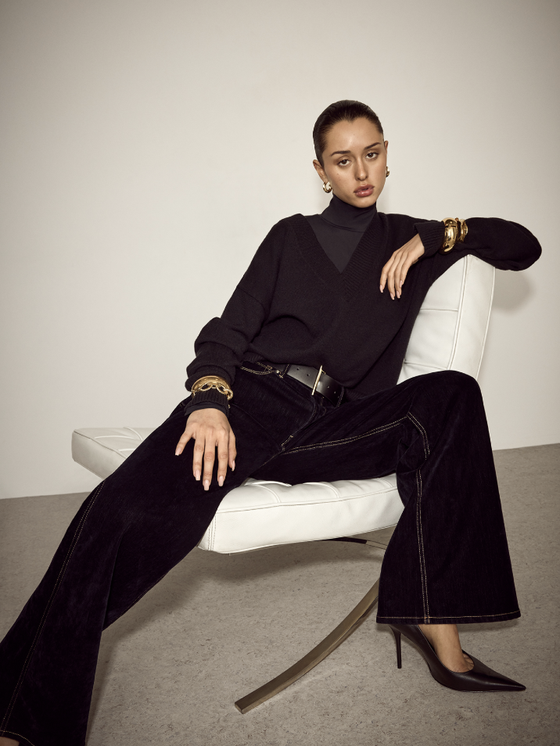 Good American Knit Deep V Knit Sweater in Black001