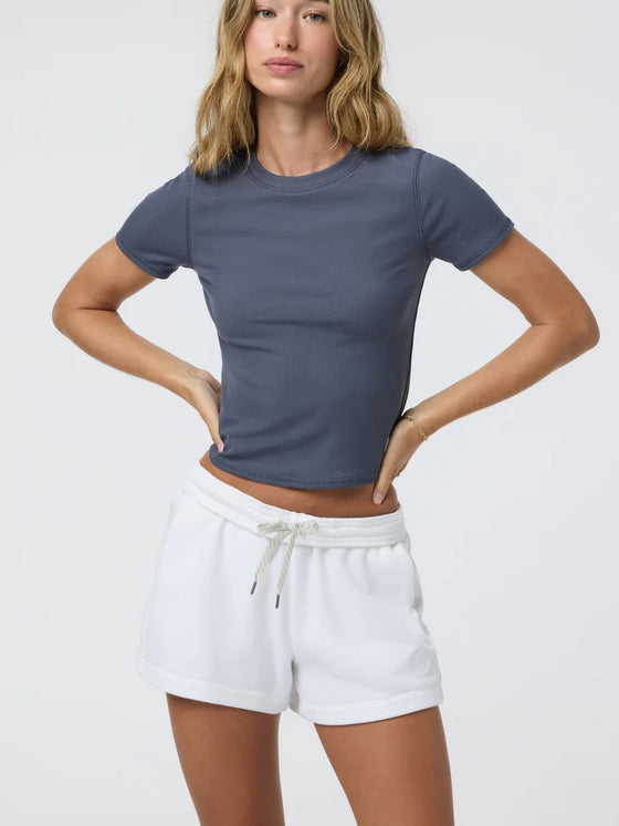 Vuori's Pose Fitted Tee in azure