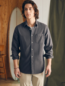  Faherty Brand Men's Sunwashed Chambray Button Up Shirt in Washed Charcoal